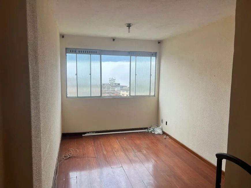 Apartamento com 2 Quartos e 1 banheiro para Alugar, 60 m²
